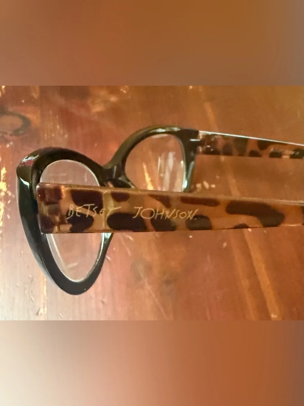 BETSEY JOHNSON Tortoise & black Readers